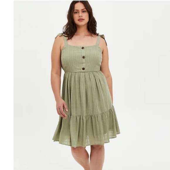 torrid Dresses & Skirts - Green stretch button front mini dress